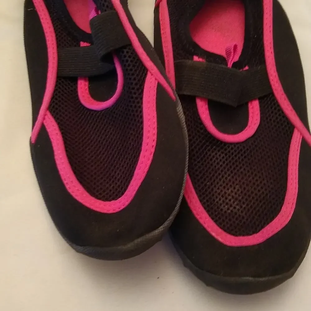 ATHLETIC WORKS I WATER SHOES Child Sz XL 4/5